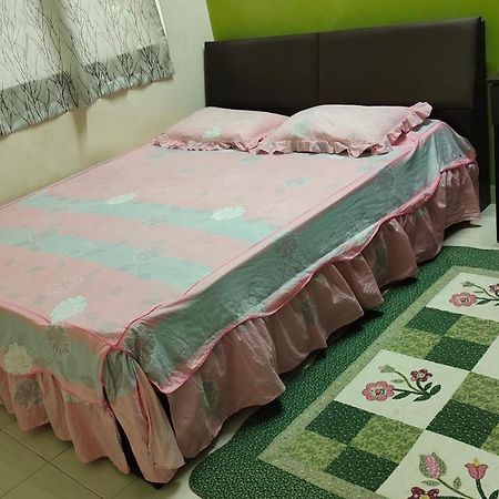 Muslim Dinaim Homestay Tanjong Malim Exterior photo