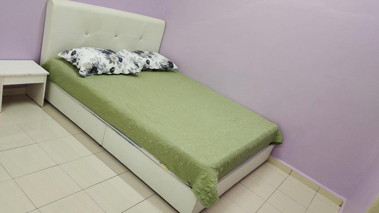 Muslim Dinaim Homestay Tanjong Malim Exterior photo