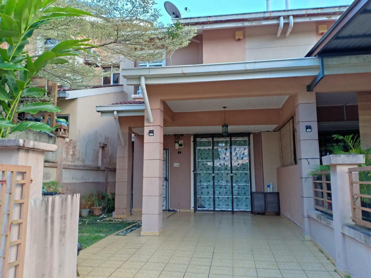 Muslim Dinaim Homestay Tanjong Malim Exterior photo